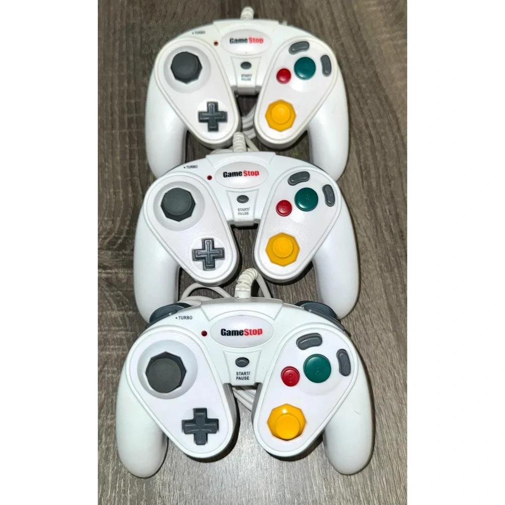 GameStop Wired Controllers for Nintendo GameCube Set of 3 White Turbo READ